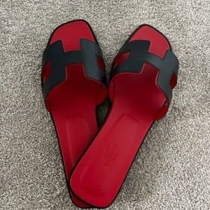BNIB 2022 Authentic Hermes Navy/Red Leather Oran H Logo Sandals - Size 40